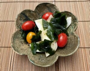 Salade de navet et wakamé au yuzu kosho